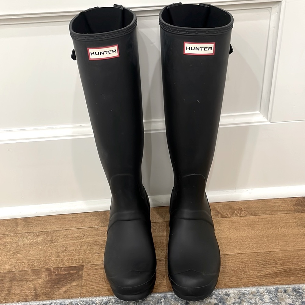 Black rubber matte hunter boots size 8